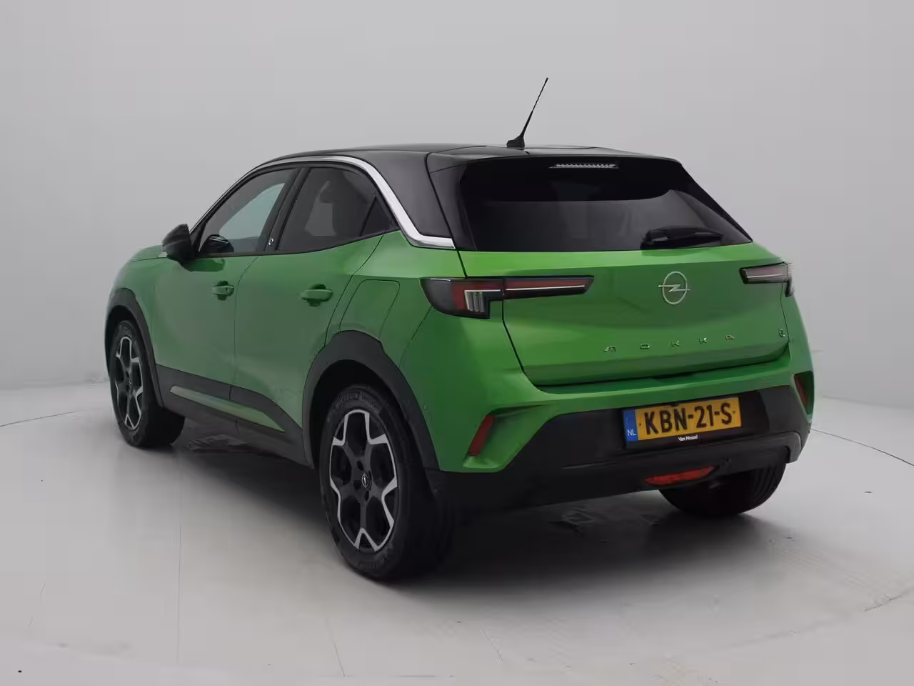 Opel Mokka-e Ultimate 50-kWh 11kw bl. | Camera | Alcantara | 18" Bi-color velgen | Zeer compleet