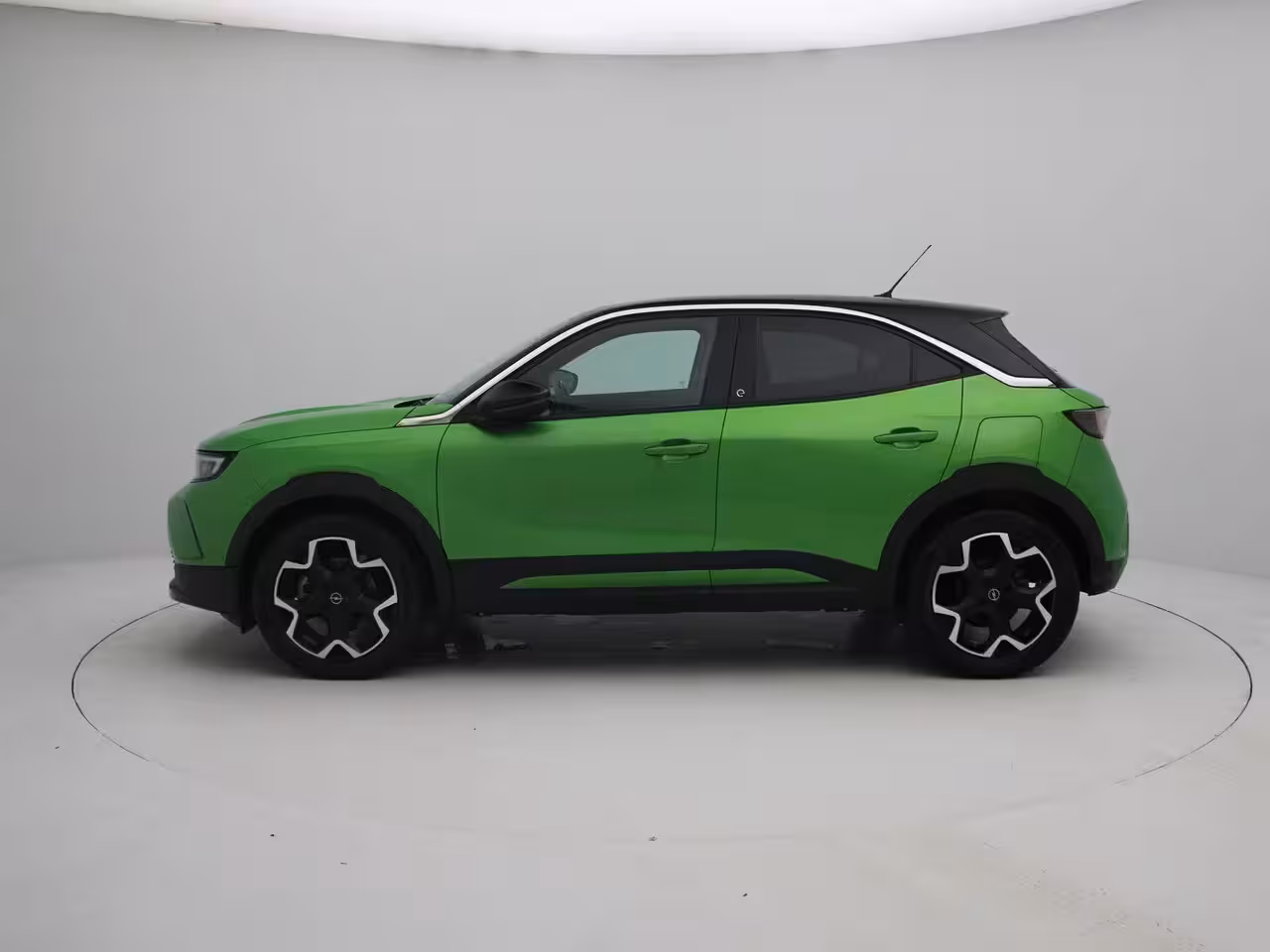 Opel Mokka-e Ultimate 50-kWh 11kw bl. | Camera | Alcantara | 18" Bi-color velgen | Zeer compleet