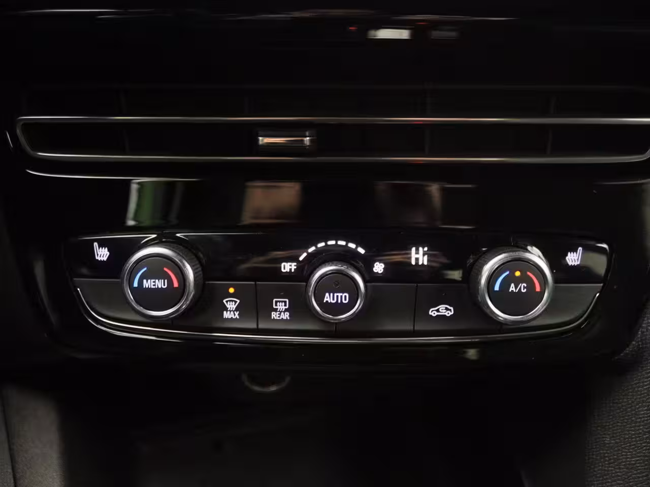 Opel Mokka-e Ultimate 50-kWh 11kw bl. | Camera | Alcantara | 18" Bi-color velgen | Zeer compleet