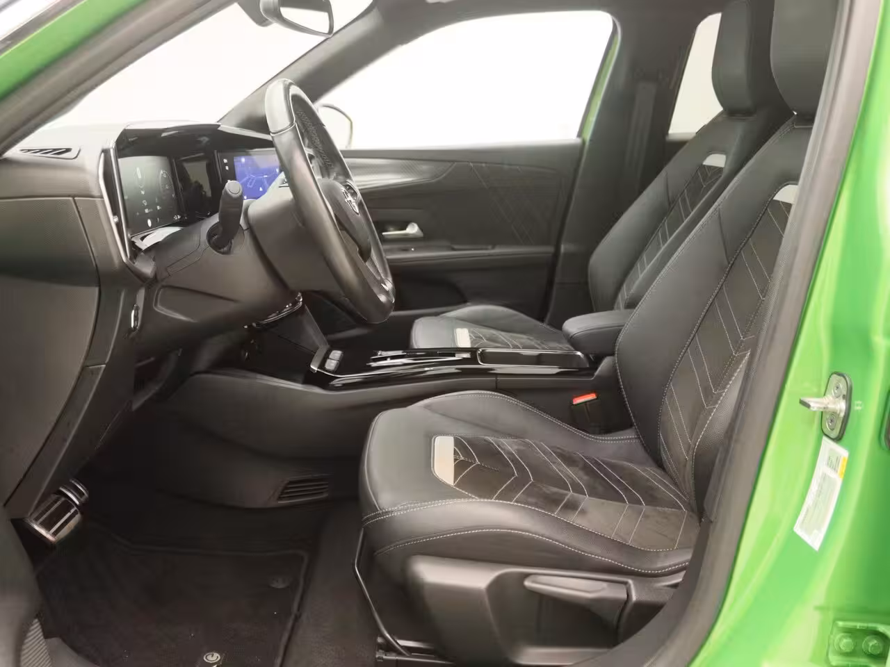 Opel Mokka-e Ultimate 50-kWh 11kw bl. | Camera | Alcantara | 18" Bi-color velgen | Zeer compleet