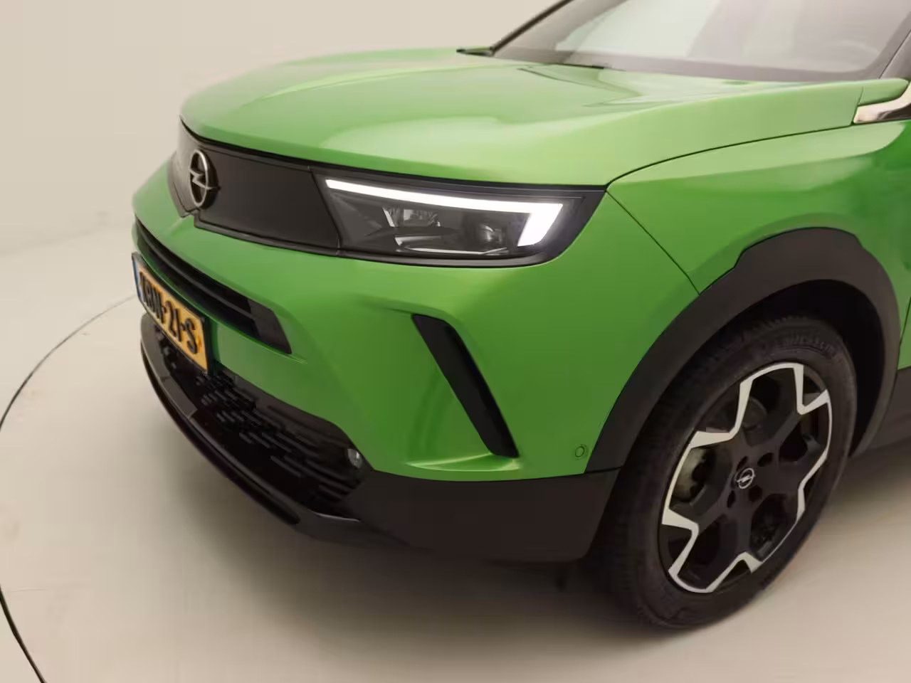 Opel Mokka-e Ultimate 50-kWh 11kw bl. | Camera | Alcantara | 18" Bi-color velgen | Zeer compleet