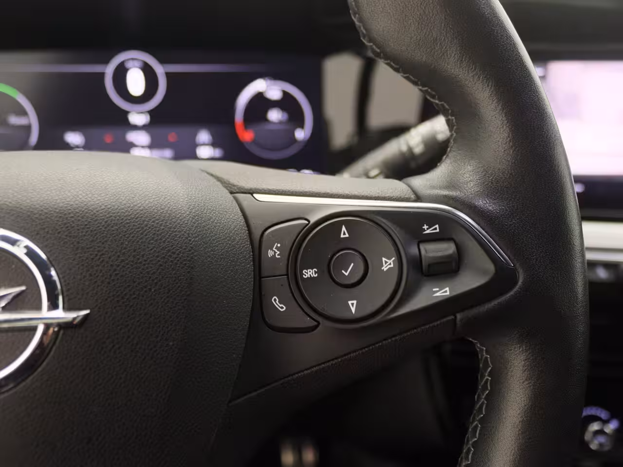 Opel Mokka-e Ultimate 50-kWh 11kw bl. | Camera | Alcantara | 18" Bi-color velgen | Zeer compleet