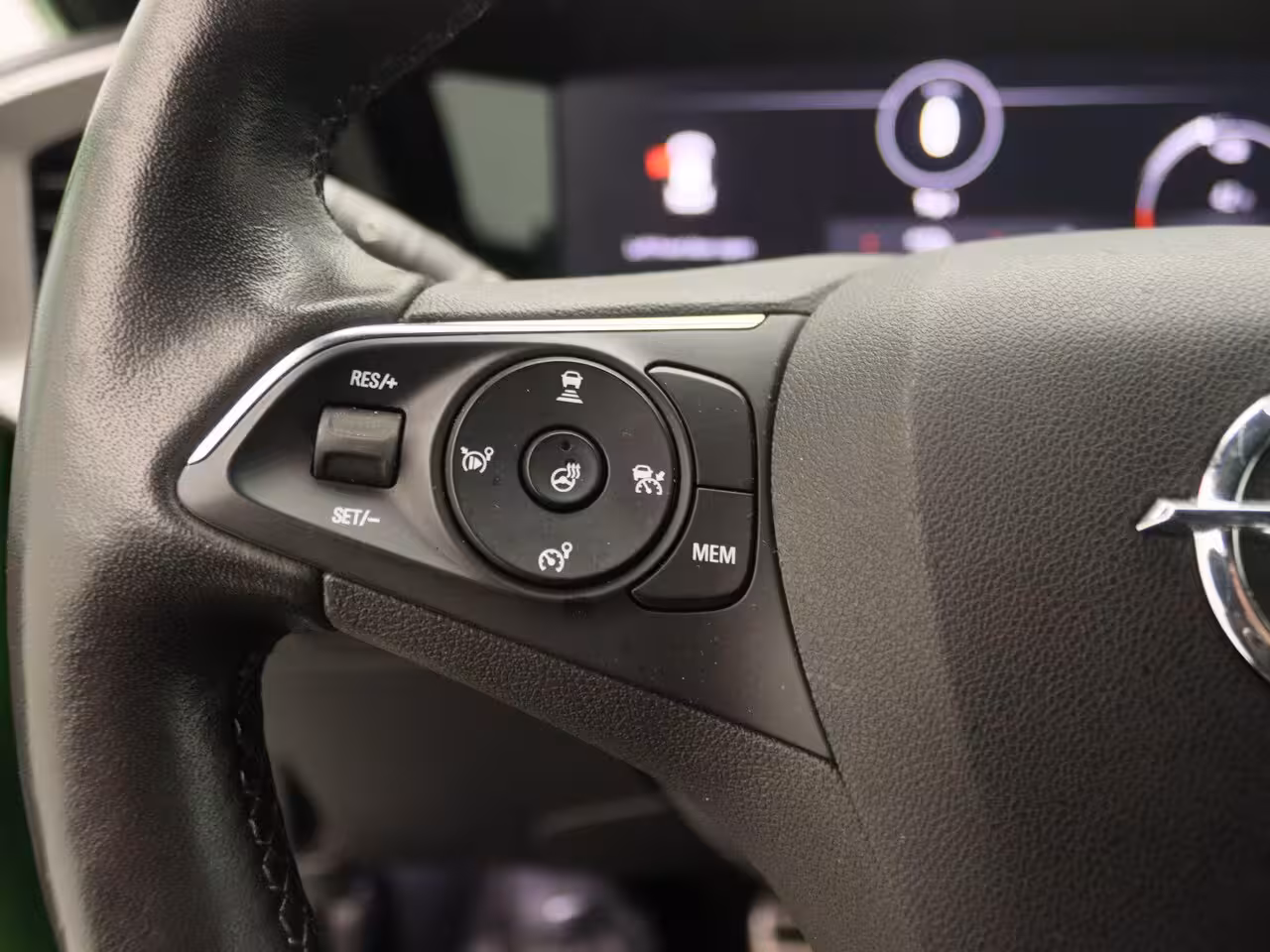 Opel Mokka-e Ultimate 50-kWh 11kw bl. | Camera | Alcantara | 18" Bi-color velgen | Zeer compleet