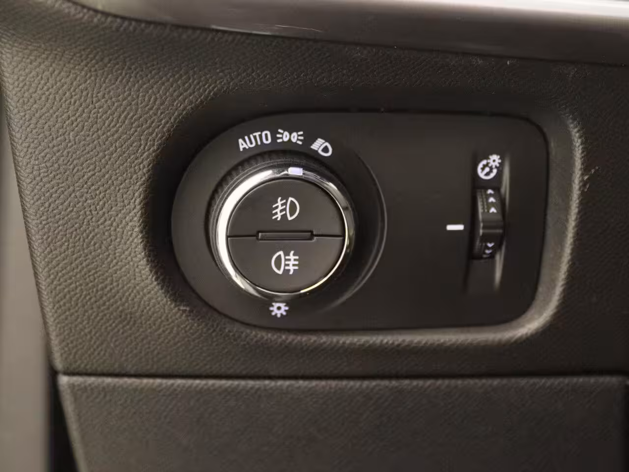 Opel Mokka-e Ultimate 50-kWh 11kw bl. | Camera | Alcantara | 18" Bi-color velgen | Zeer compleet