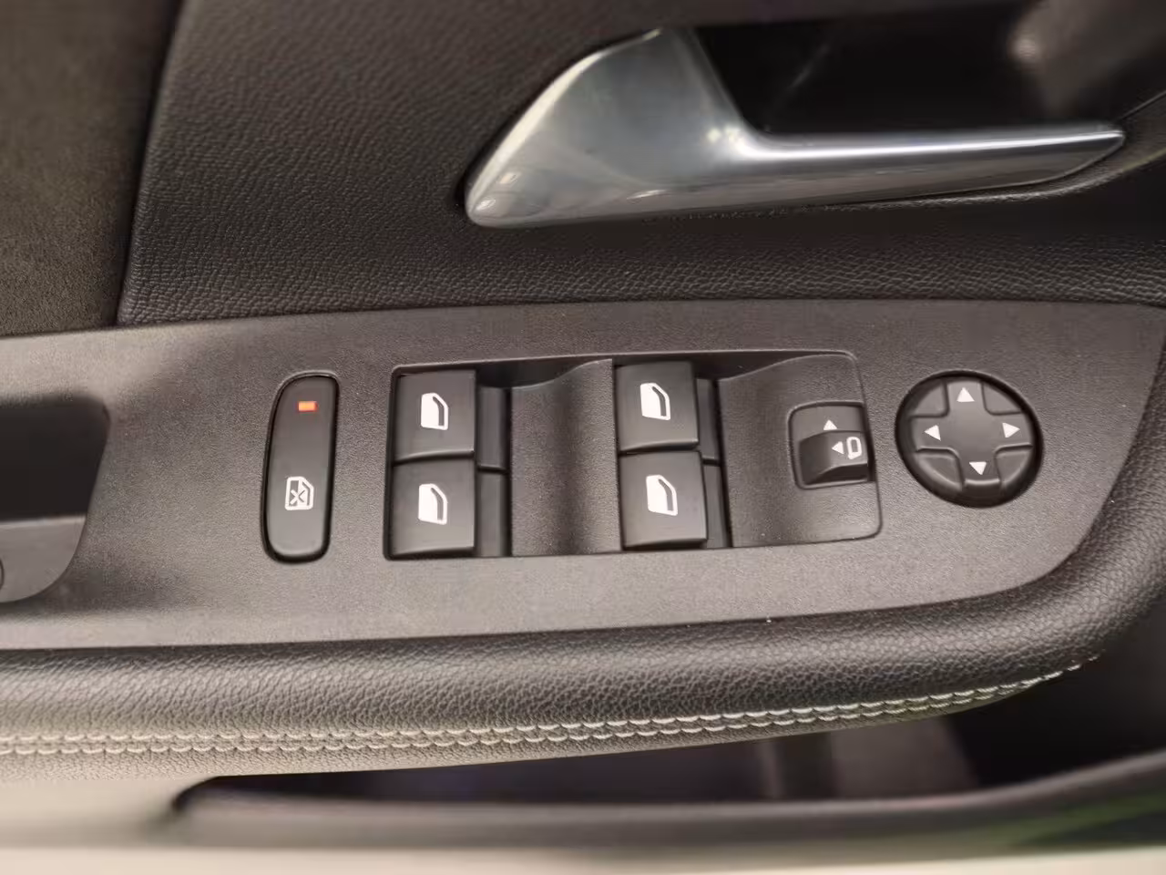 Opel Mokka-e Ultimate 50-kWh 11kw bl. | Camera | Alcantara | 18" Bi-color velgen | Zeer compleet