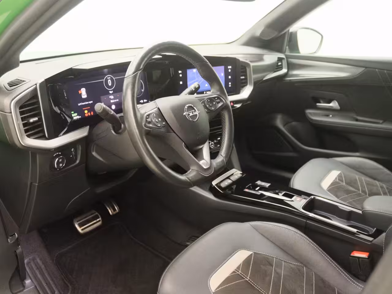 Opel Mokka-e Ultimate 50-kWh 11kw bl. | Camera | Alcantara | 18" Bi-color velgen | Zeer compleet