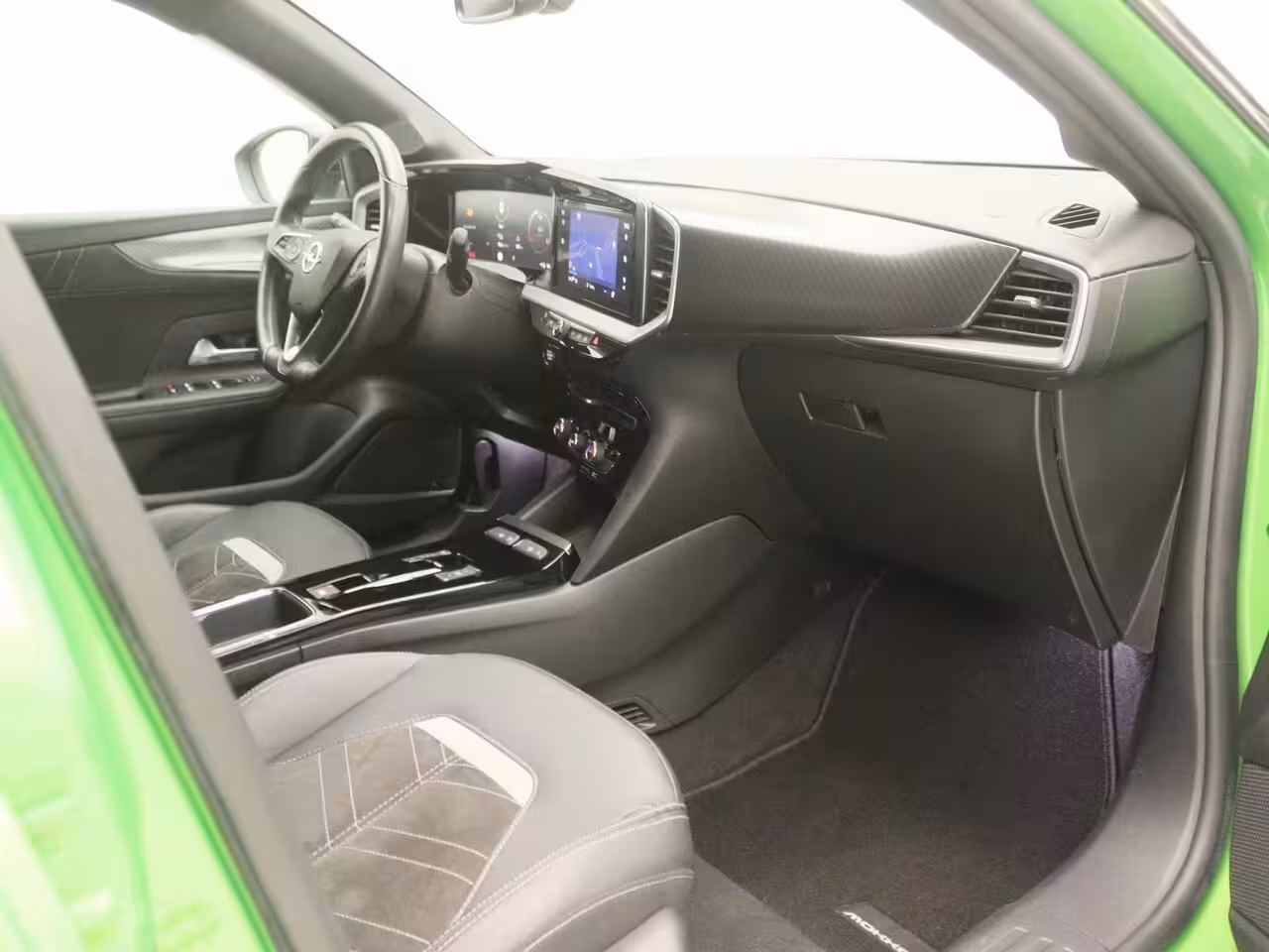 Opel Mokka-e Ultimate 50-kWh 11kw bl. | Camera | Alcantara | 18" Bi-color velgen | Zeer compleet