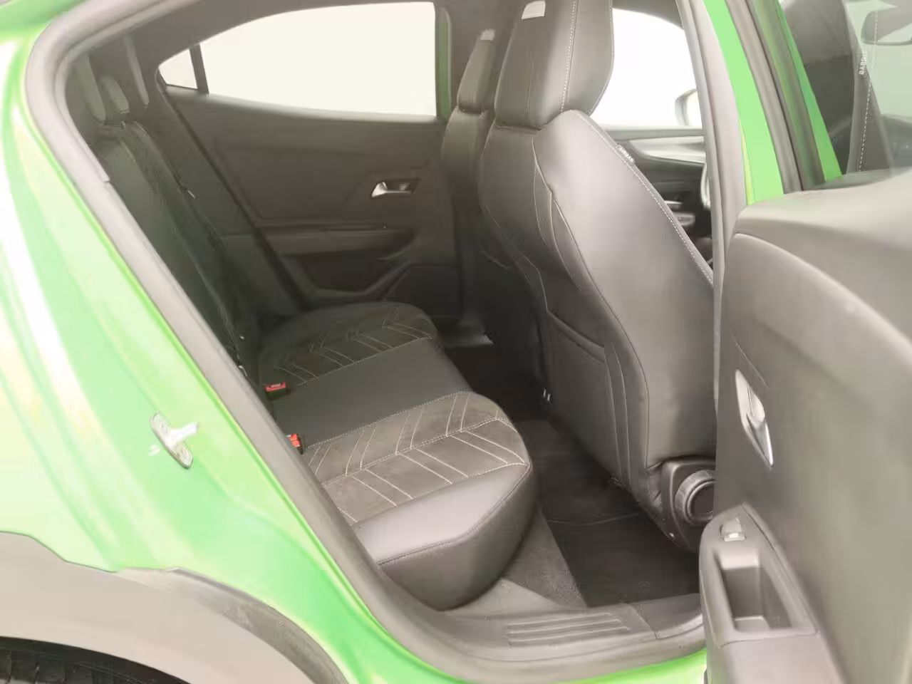 Opel Mokka-e Ultimate 50-kWh 11kw bl. | Camera | Alcantara | 18" Bi-color velgen | Zeer compleet