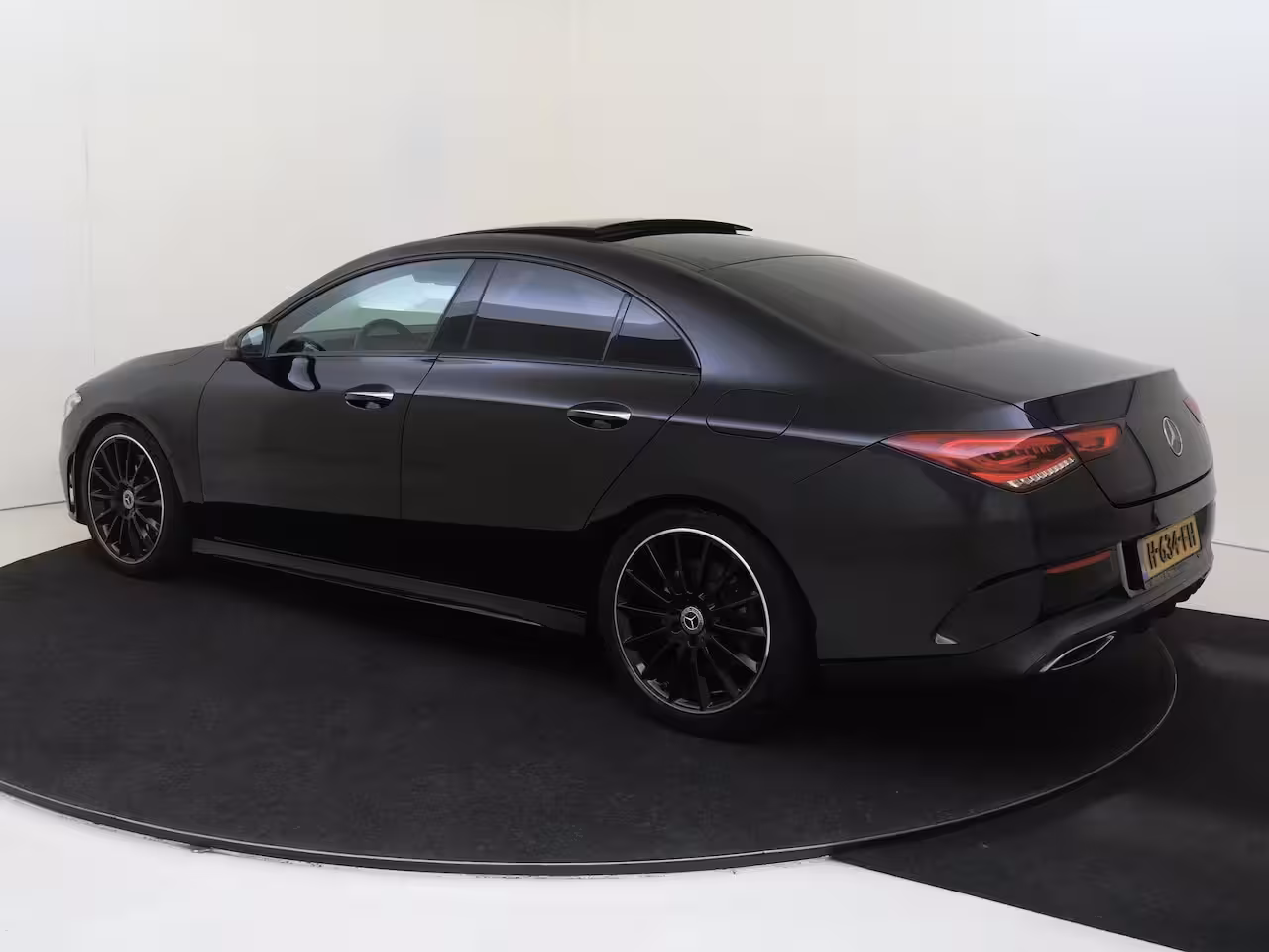 Mercedes-Benz CLA-Klasse 250 Premium Plus / AMG/ Panoramadak/ Memory/ Sfeerverlichting/ 19 inch/ Burmester