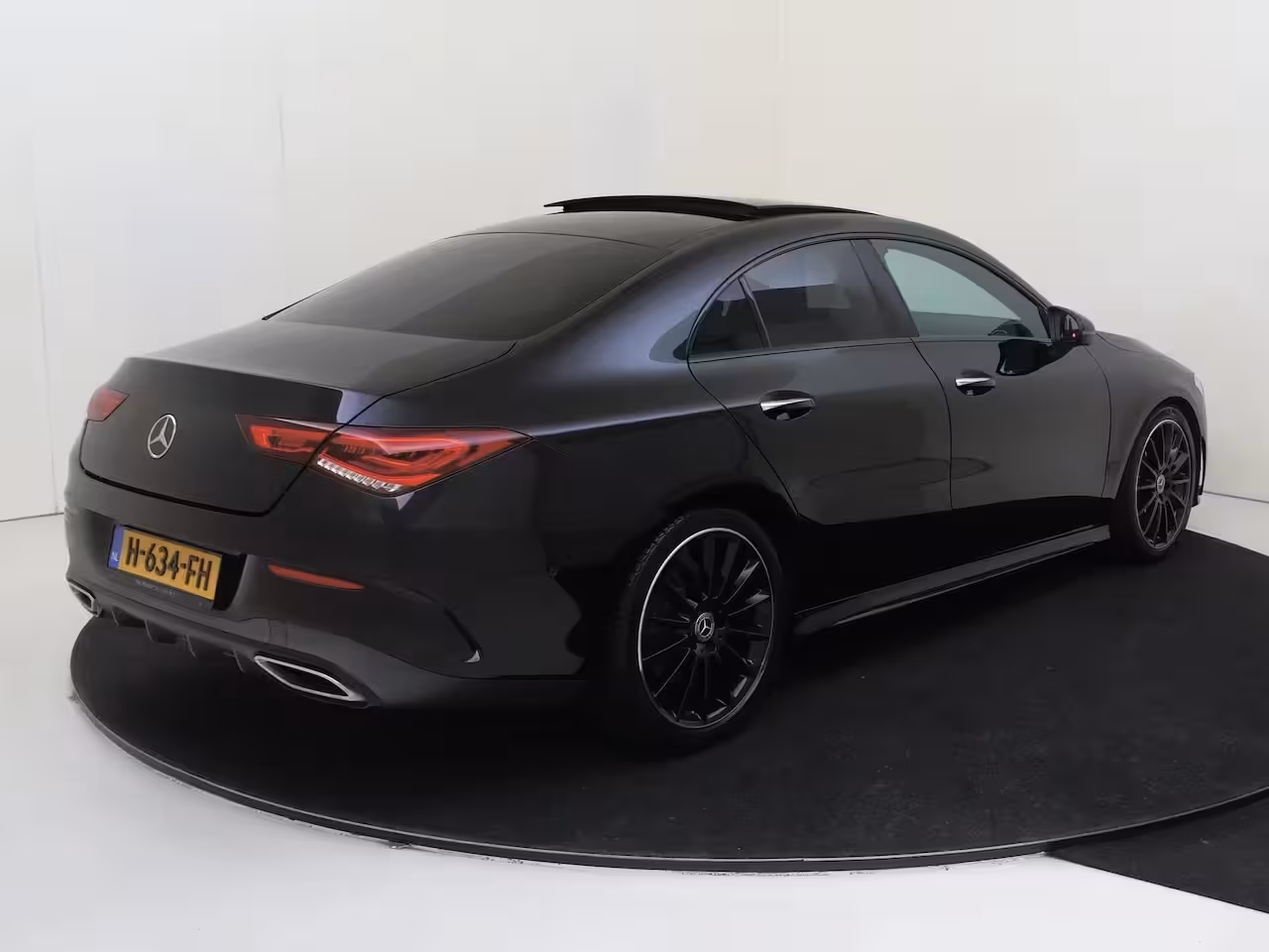 Mercedes-Benz CLA-Klasse 250 Premium Plus / AMG/ Panoramadak/ Memory/ Sfeerverlichting/ 19 inch/ Burmester