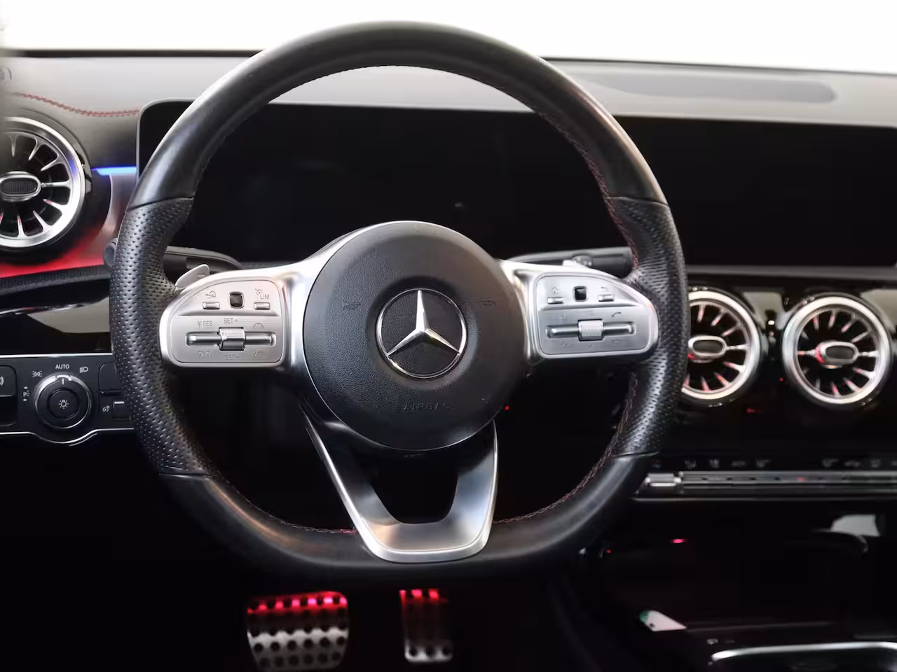 Mercedes-Benz CLA-Klasse 250 Premium Plus / AMG/ Panoramadak/ Memory/ Sfeerverlichting/ 19 inch/ Burmester