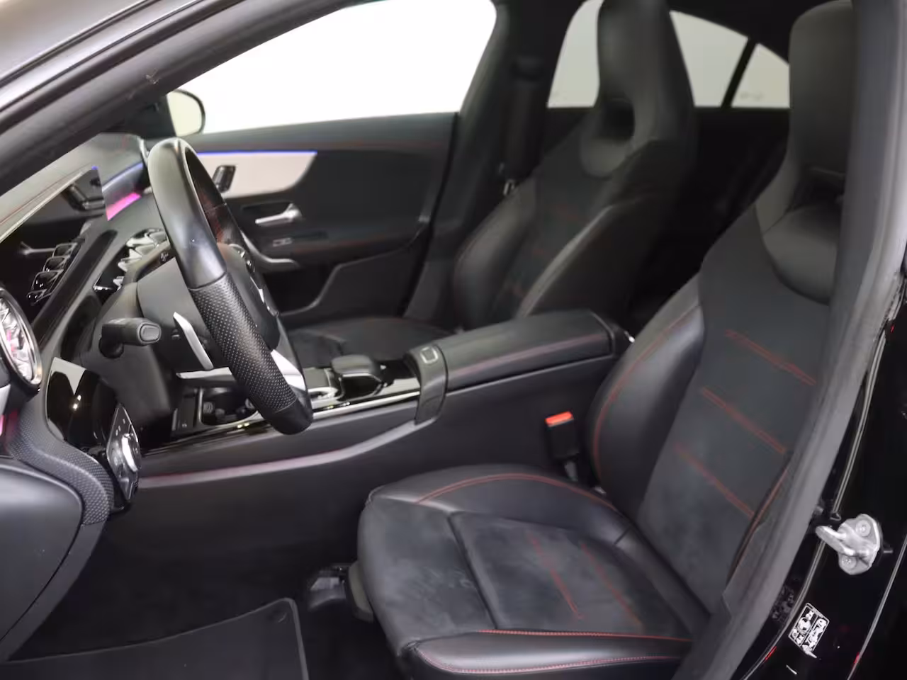Mercedes-Benz CLA-Klasse 250 Premium Plus / AMG/ Panoramadak/ Memory/ Sfeerverlichting/ 19 inch/ Burmester