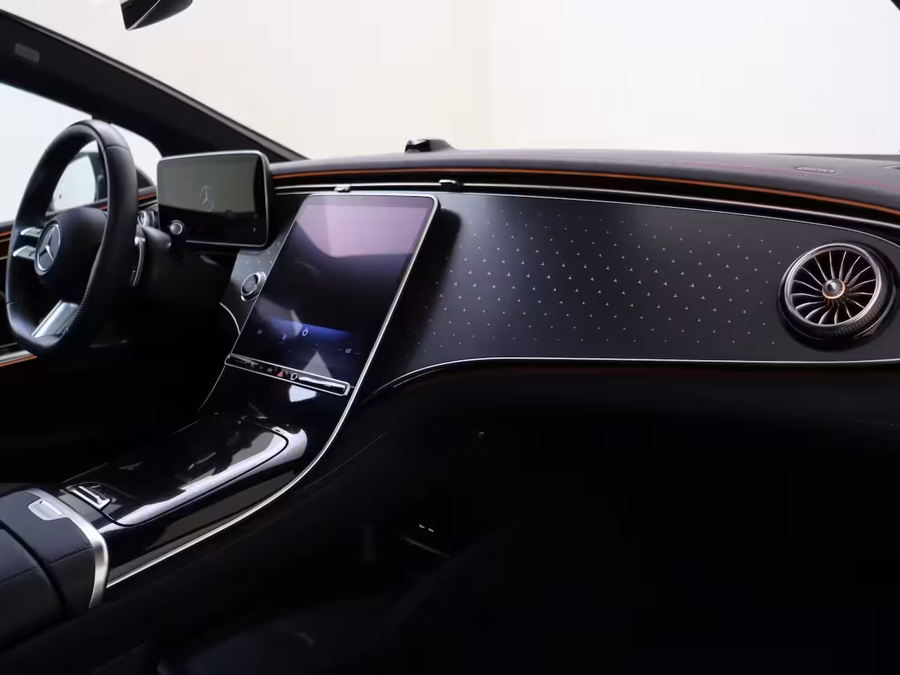 Mercedes-Benz EQE 300 Business Solution AMG 90 kWh / Luchtvering / Panaroma-dak / Memory-Stoelen /