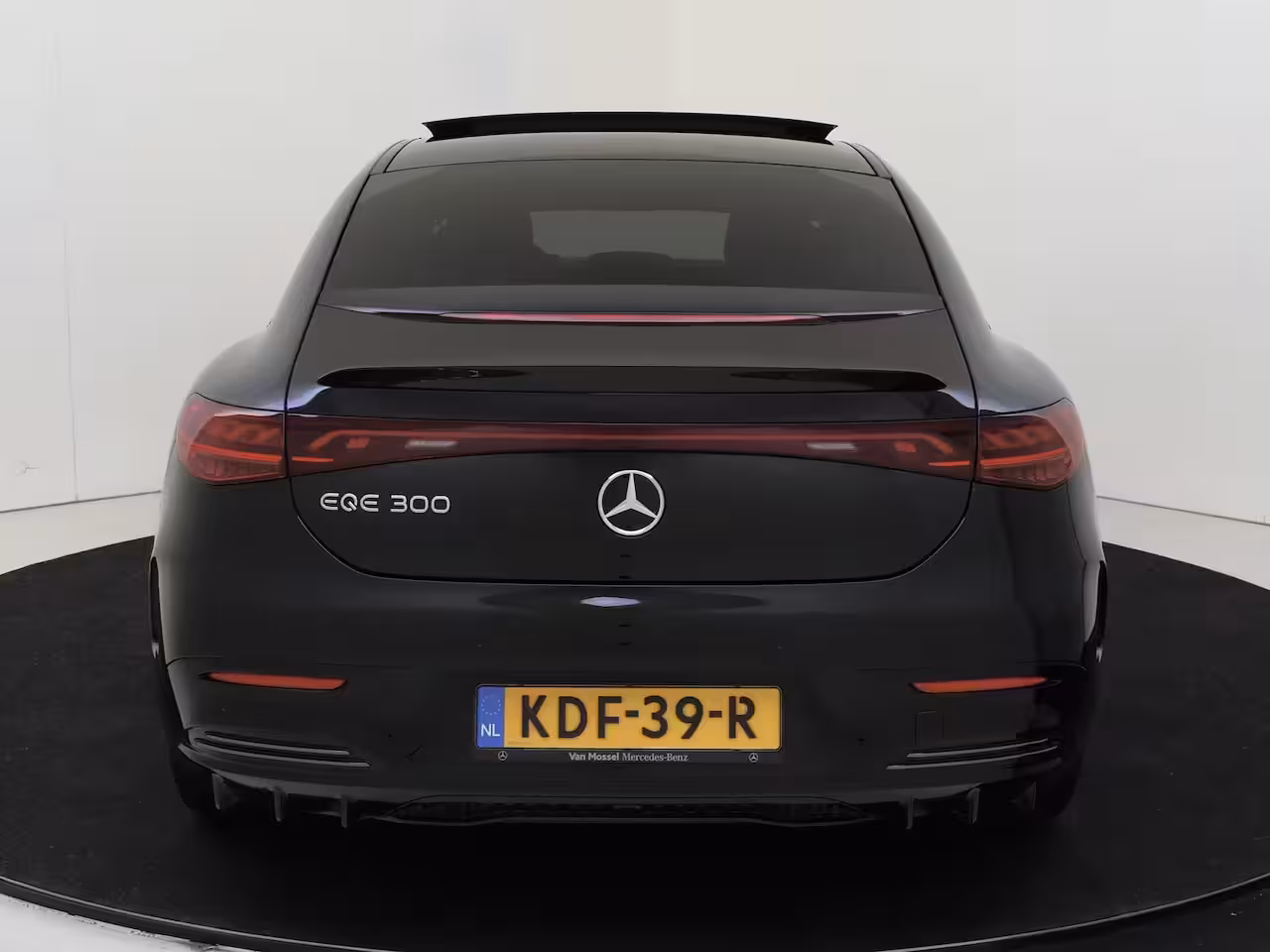 Mercedes-Benz EQE 300 Business Solution AMG 90 kWh / Luchtvering / Panaroma-dak / Memory-Stoelen /