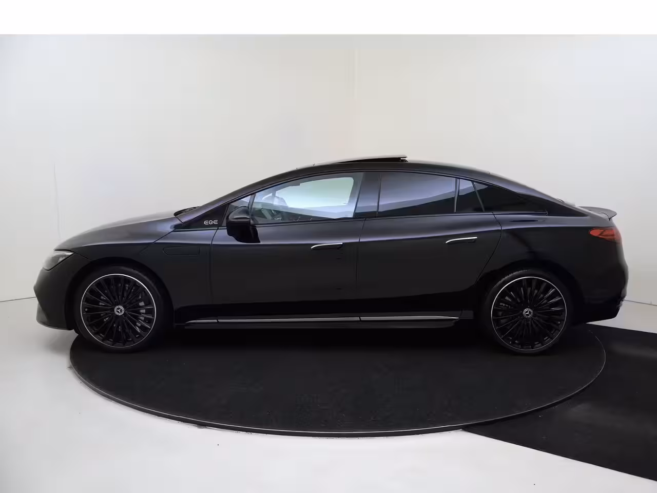 Mercedes-Benz EQE 300 Business Solution AMG 90 kWh / Luchtvering / Panaroma-dak / Memory-Stoelen /