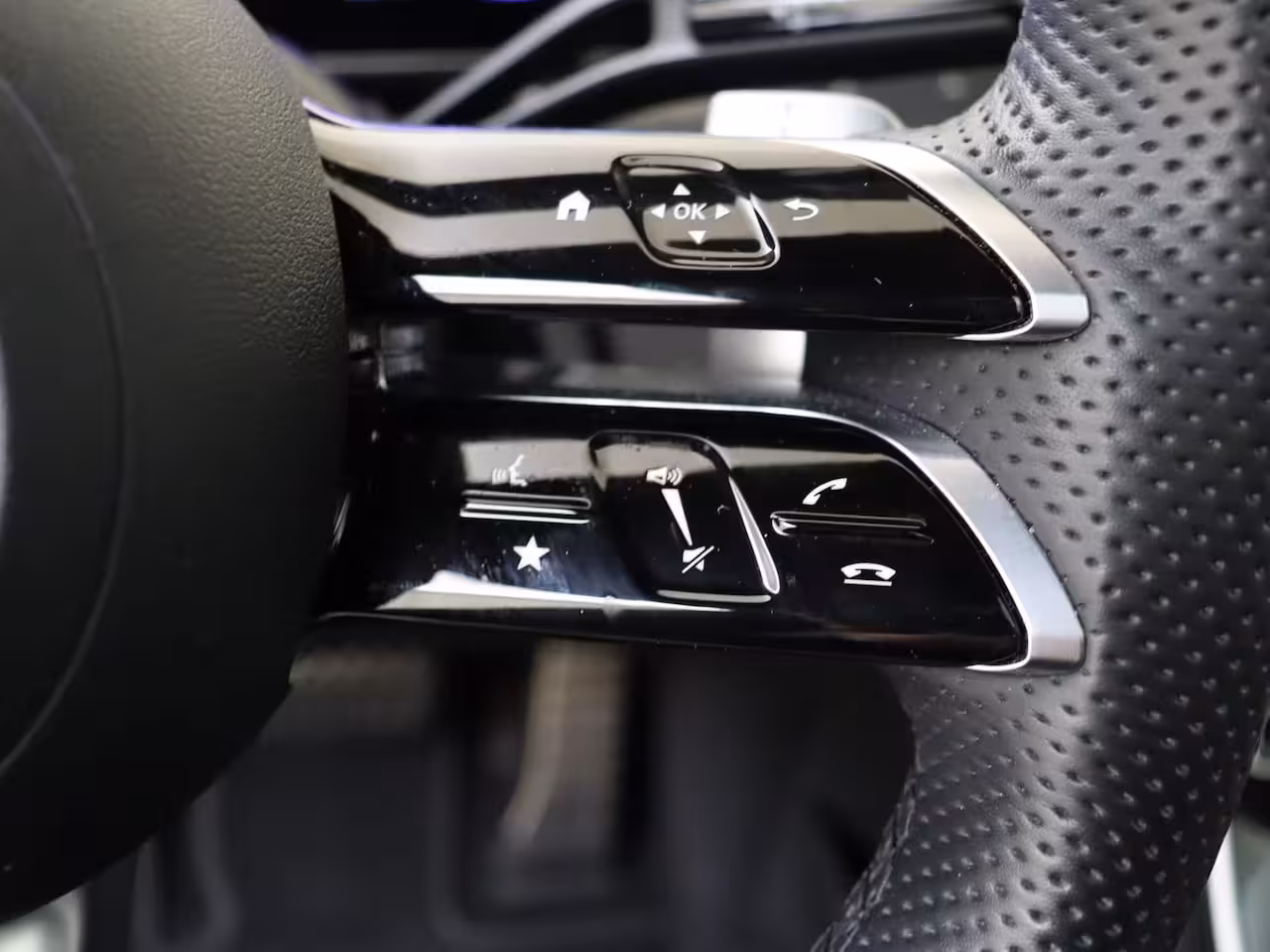 Mercedes-Benz EQE 300 Business Solution AMG 90 kWh / Luchtvering / Panaroma-dak / Memory-Stoelen /
