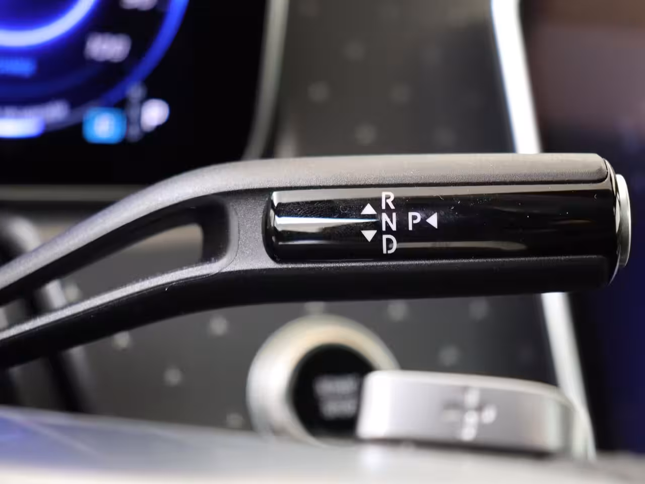 Mercedes-Benz EQE 300 Business Solution AMG 90 kWh / Luchtvering / Panaroma-dak / Memory-Stoelen /