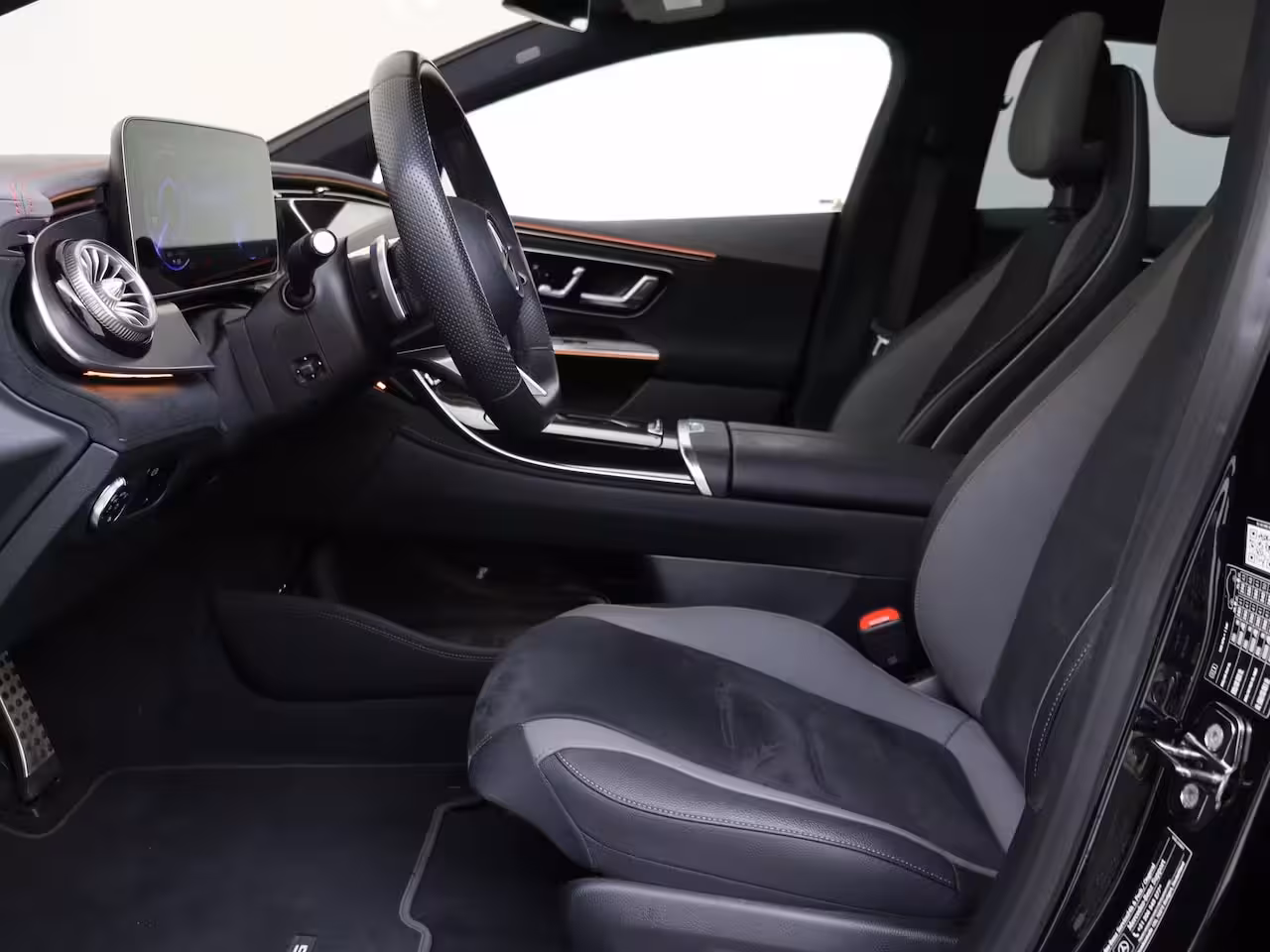 Mercedes-Benz EQE 300 Business Solution AMG 90 kWh / Luchtvering / Panaroma-dak / Memory-Stoelen /