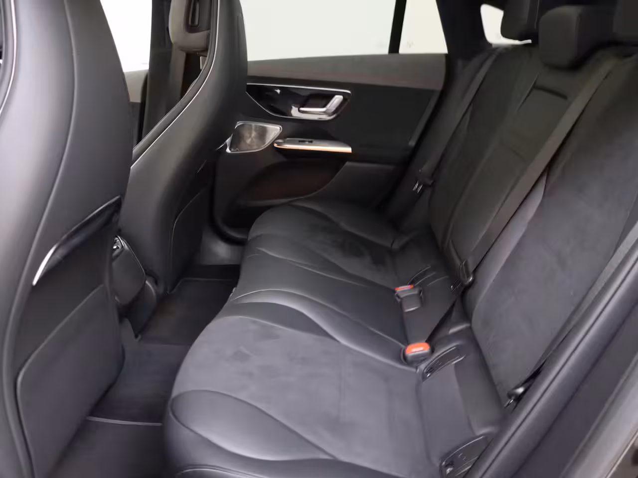 Mercedes-Benz EQE 300 Business Solution AMG 90 kWh / Luchtvering / Panaroma-dak / Memory-Stoelen /