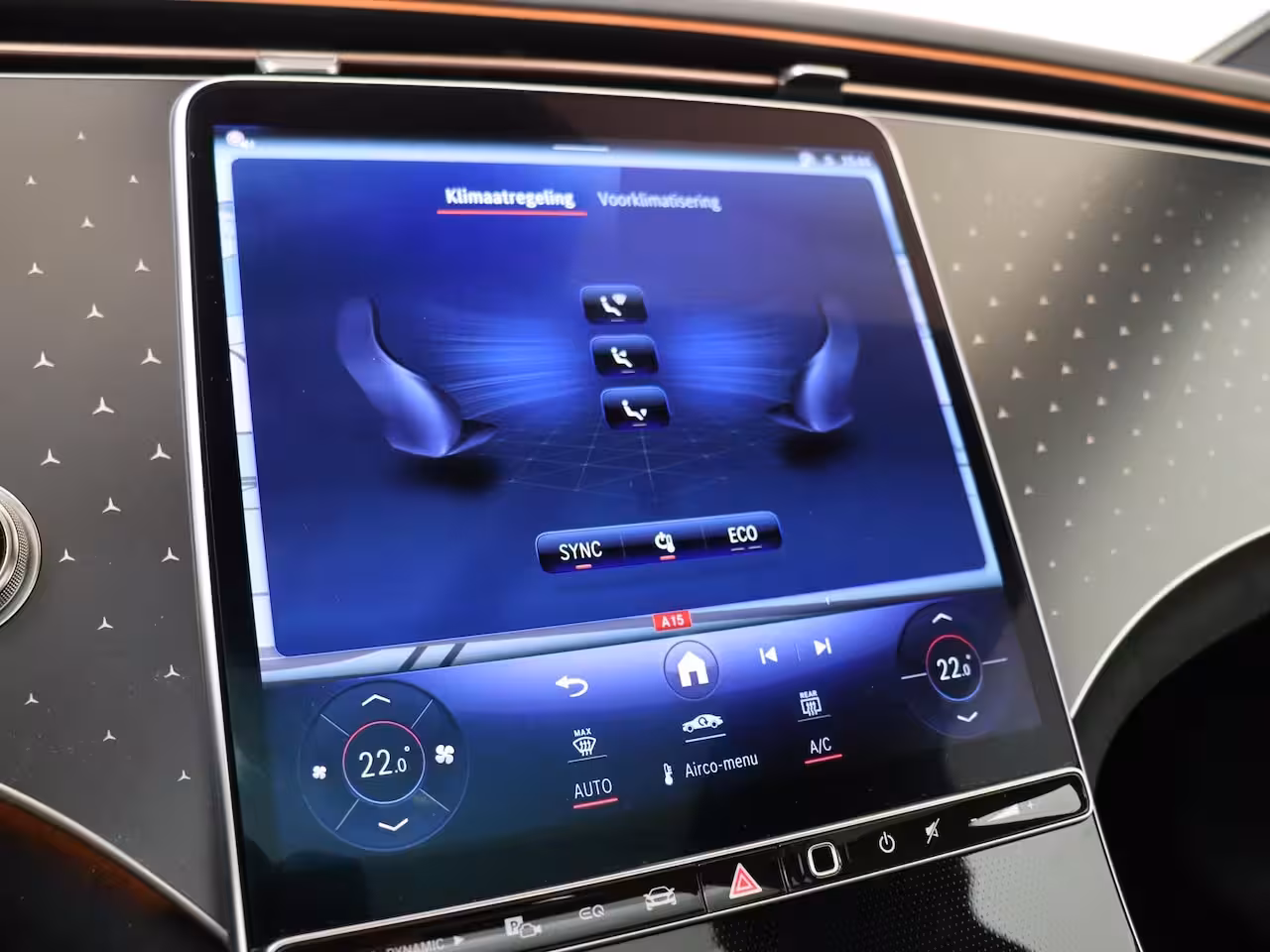 Mercedes-Benz EQE 300 Business Solution AMG 90 kWh / Luchtvering / Panaroma-dak / Memory-Stoelen /