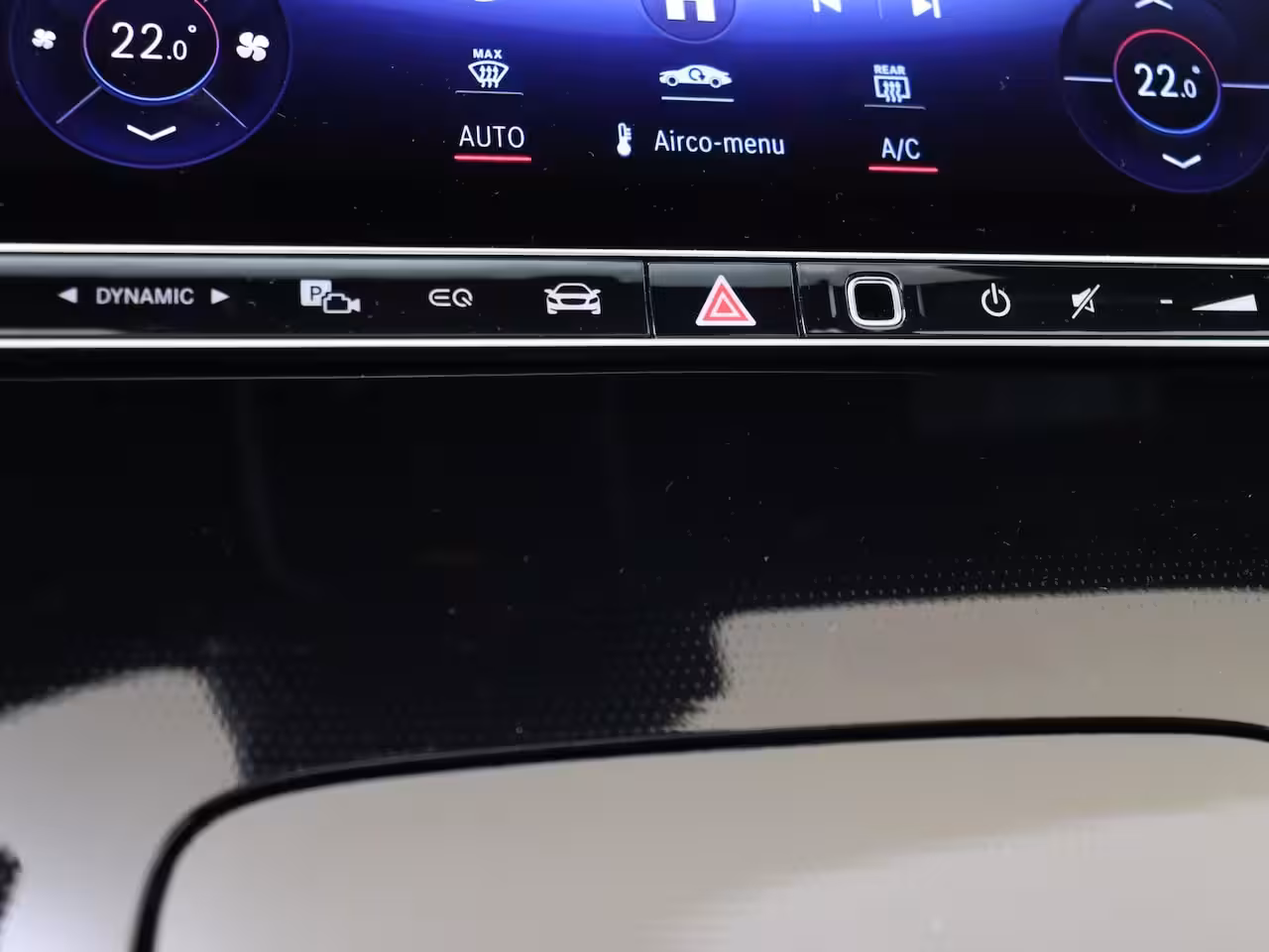 Mercedes-Benz EQE 300 Business Solution AMG 90 kWh / Luchtvering / Panaroma-dak / Memory-Stoelen /