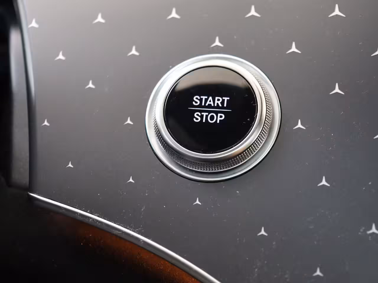 Mercedes-Benz EQE 300 Business Solution AMG 90 kWh / Luchtvering / Panaroma-dak / Memory-Stoelen /