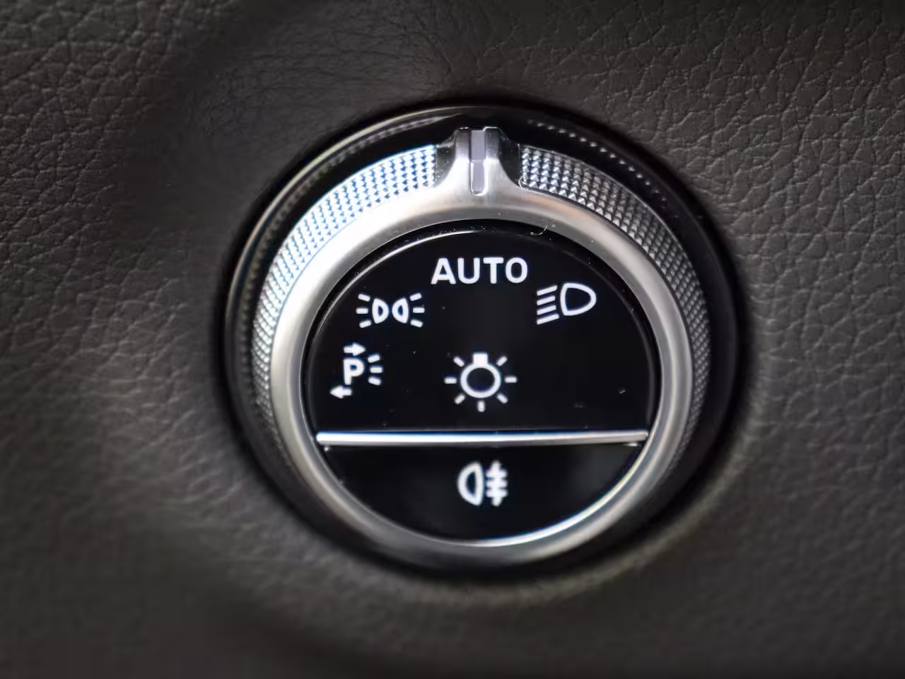 Mercedes-Benz EQE 300 Business Solution AMG 90 kWh / Luchtvering / Panaroma-dak / Memory-Stoelen /