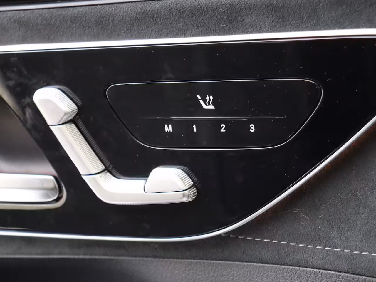 Mercedes-Benz EQE 300 Business Solution AMG 90 kWh / Luchtvering / Panaroma-dak / Memory-Stoelen /