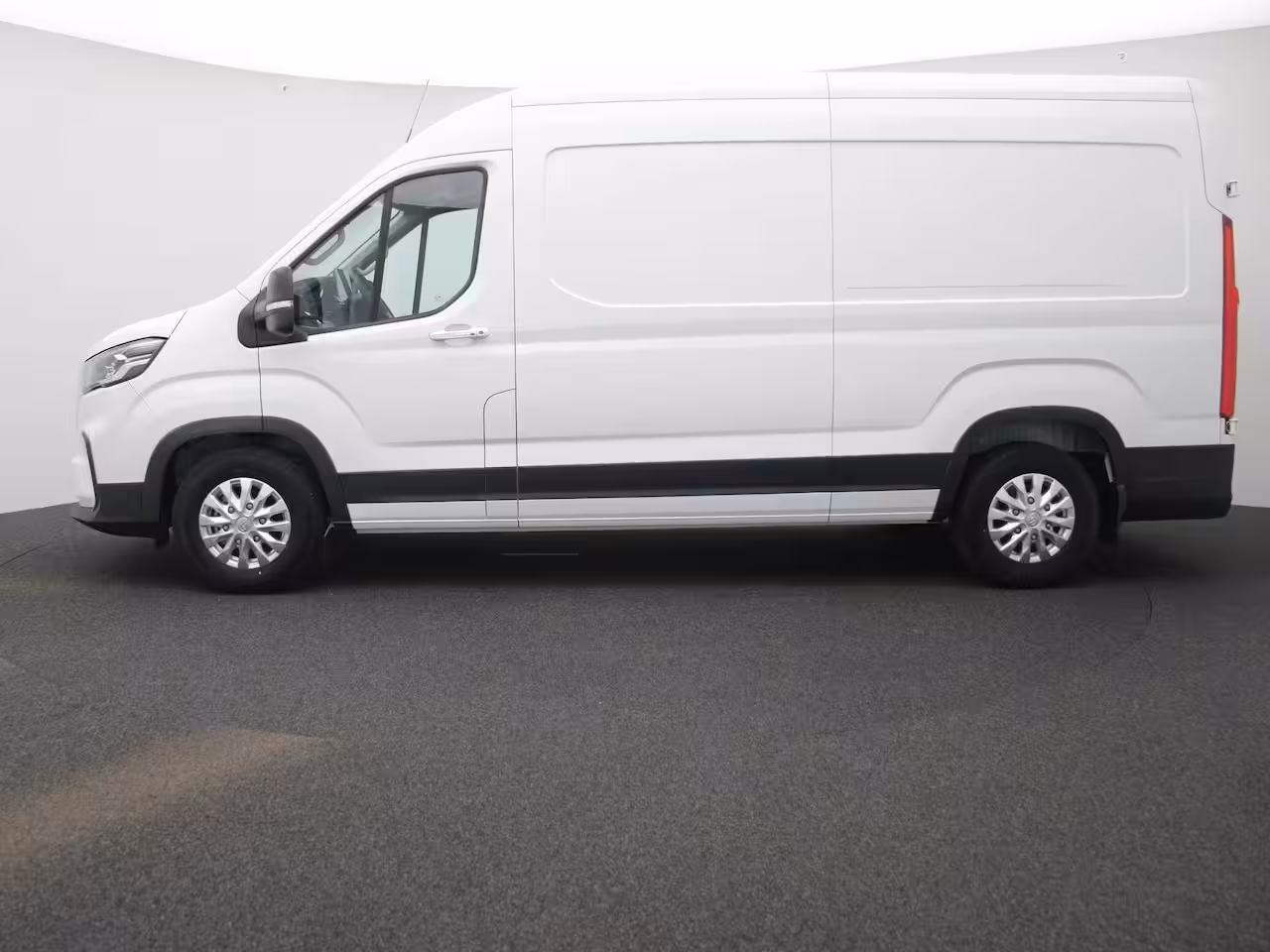 Maxus eDeliver 9 L3H2 Business DEAL 89 kWh | Camera | Zijschuifdeur Rechts | Achterdeuren | 24 maanden gara