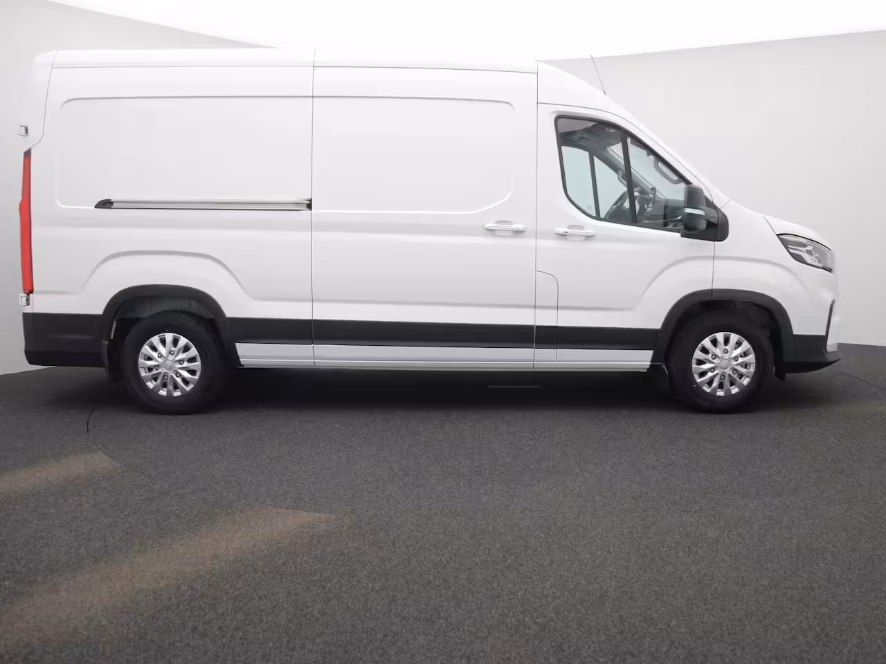 Maxus eDeliver 9 L3H2 Business DEAL 89 kWh | Camera | Zijschuifdeur Rechts | Achterdeuren | 24 maanden gara
