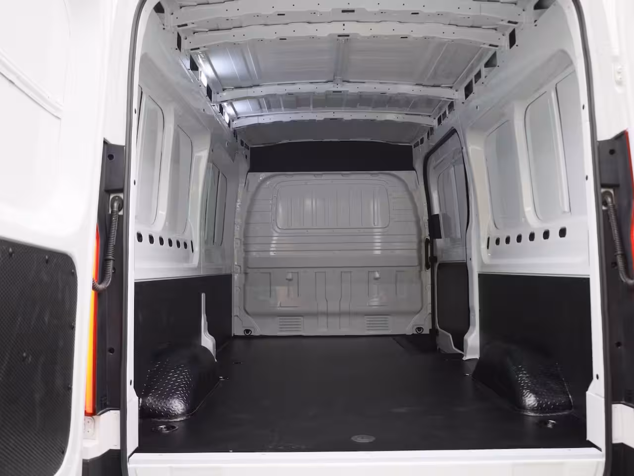 Maxus eDeliver 9 L3H2 Business DEAL 89 kWh | Camera | Zijschuifdeur Rechts | Achterdeuren | 24 maanden gara