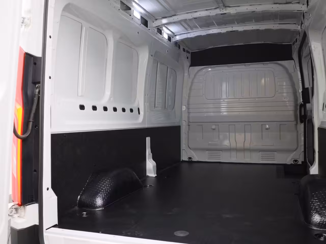 Maxus eDeliver 9 L3H2 Business DEAL 89 kWh | Camera | Zijschuifdeur Rechts | Achterdeuren | 24 maanden gara
