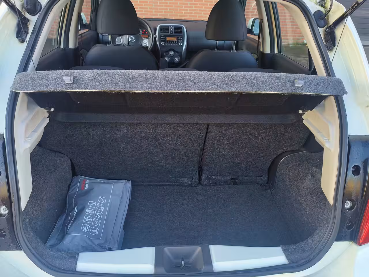 Nissan Micra 1.2 DIG-S Acenta uit 2014 Rijklaar + 12 maanden Bovag-garantie Henk Jongen Auto's in Helmo