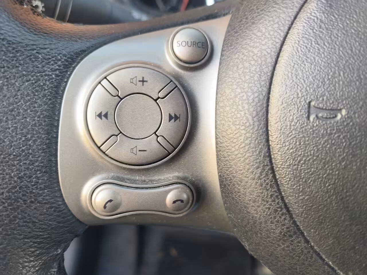 Nissan Micra 1.2 DIG-S Acenta uit 2014 Rijklaar + 12 maanden Bovag-garantie Henk Jongen Auto's in Helmo
