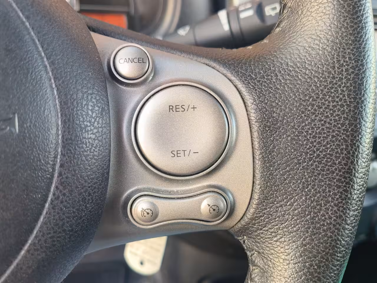 Nissan Micra 1.2 DIG-S Acenta uit 2014 Rijklaar + 12 maanden Bovag-garantie Henk Jongen Auto's in Helmo