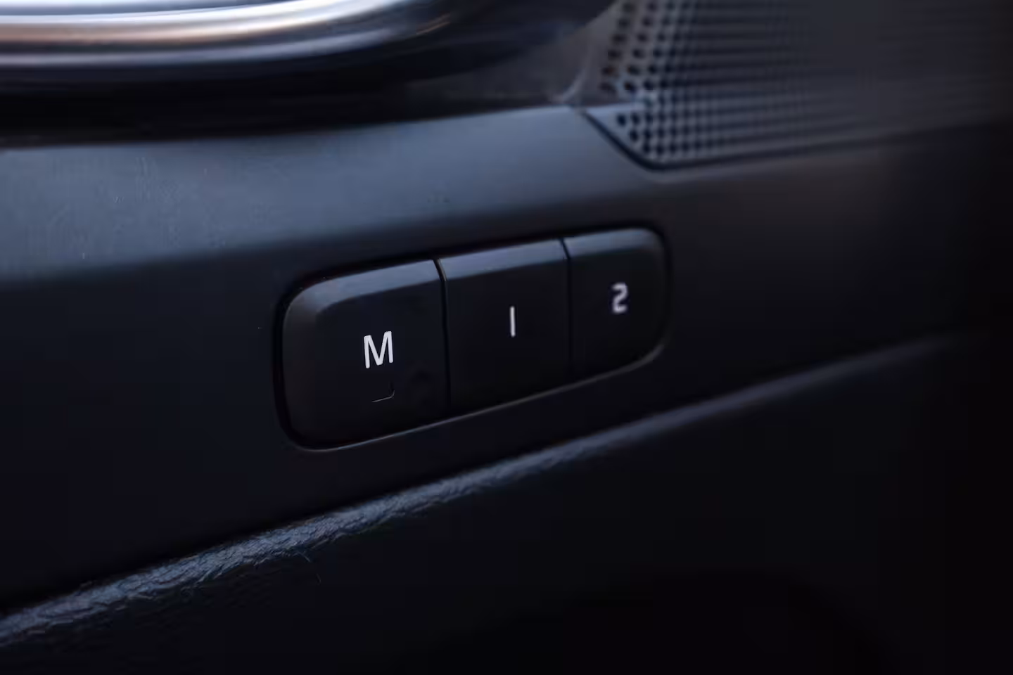 Volvo XC40 1.5 T5 Recharge R-Design Heel compleet | Nieuw Leer | Fusion Red | Trekhaak |