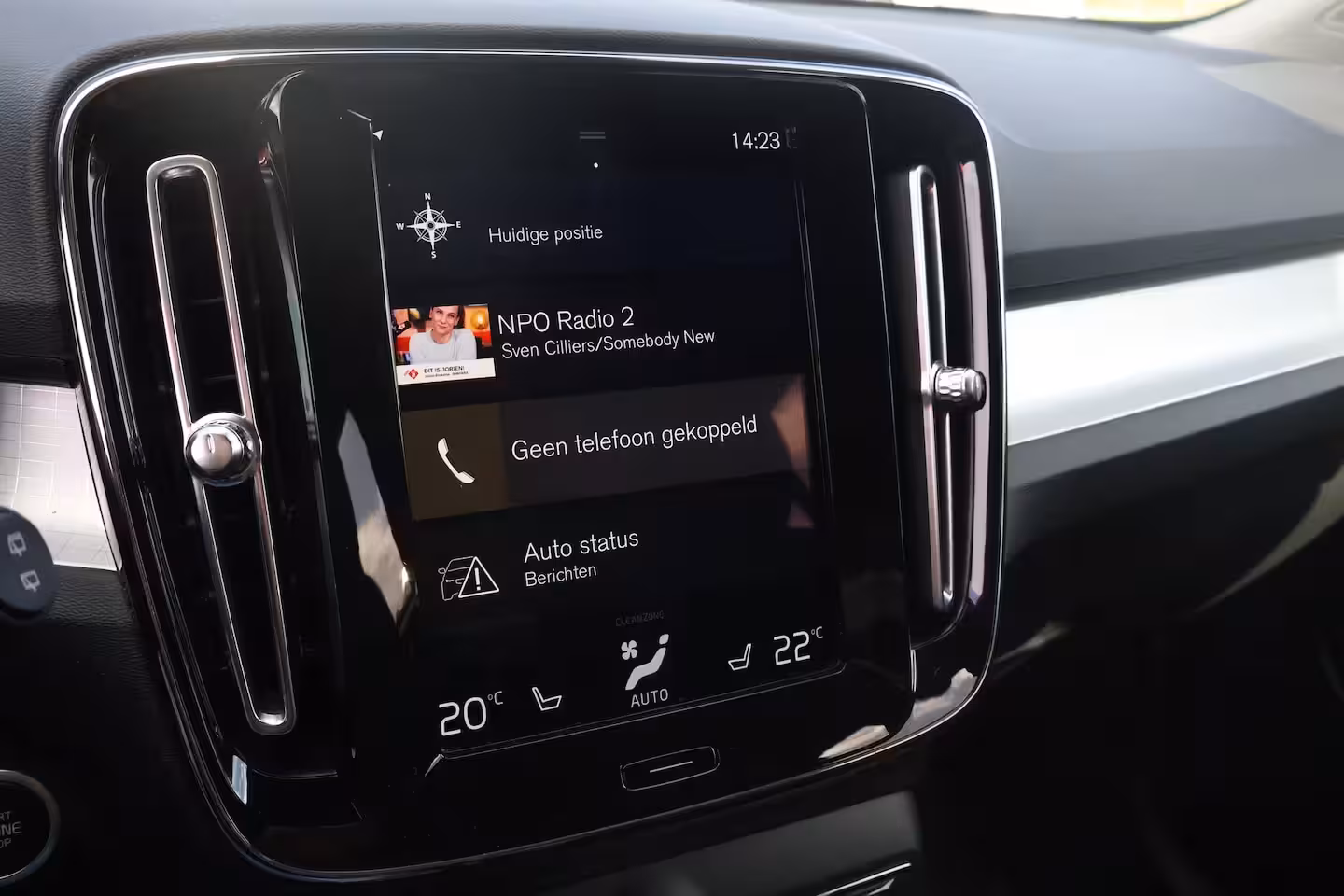 Volvo XC40 1.5 T5 Recharge R-Design Heel compleet | Nieuw Leer | Fusion Red | Trekhaak |