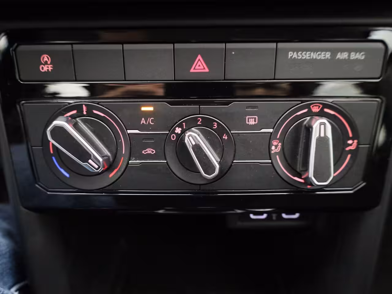 Volkswagen T-Cross 1.0 TSI Life 95 PK | Airco | DAB-Radio | Carplay / Android Auto | Cruise Control