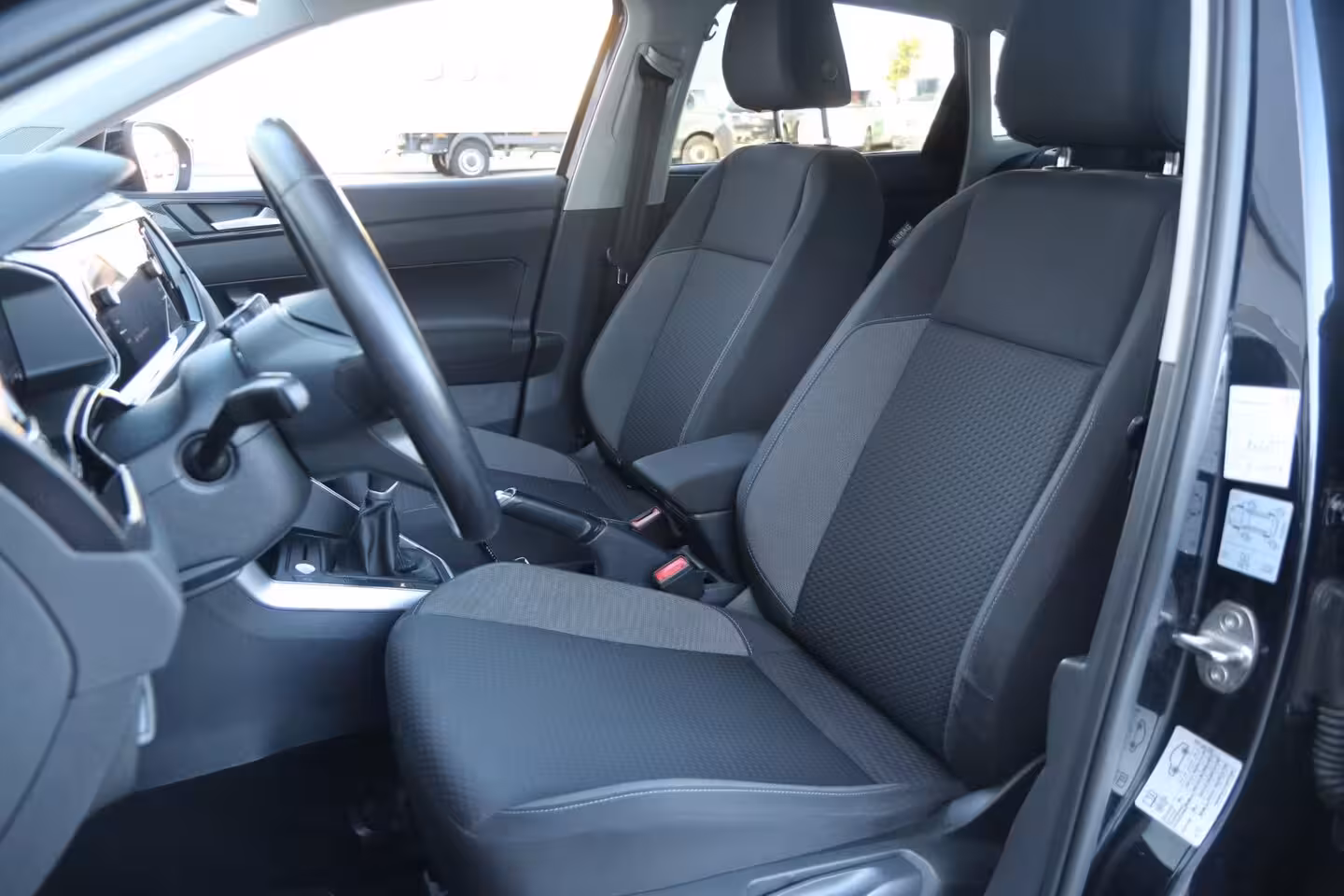 Volkswagen Taigo 1.0 TSI 95pk Life | Trekhaak | Achteruitrijcamera | Stoelverwarming | Navigatie | App Conn