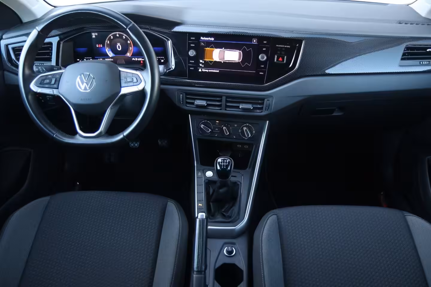 Volkswagen Taigo 1.0 TSI 95pk Life | Trekhaak | Achteruitrijcamera | Stoelverwarming | Navigatie | App Conn
