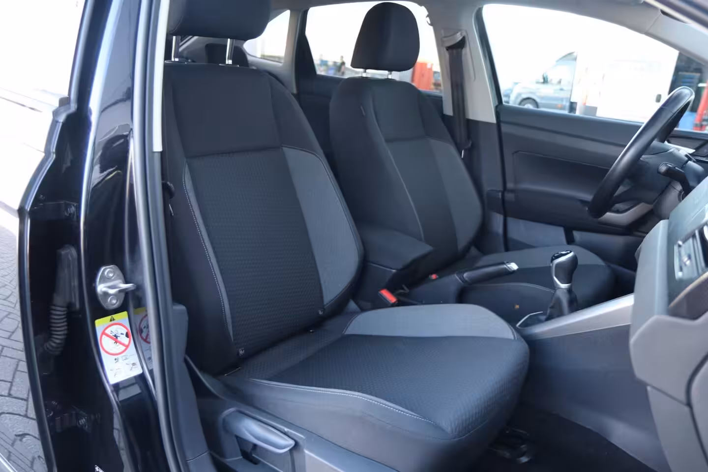 Volkswagen Taigo 1.0 TSI 95pk Life | Trekhaak | Achteruitrijcamera | Stoelverwarming | Navigatie | App Conn