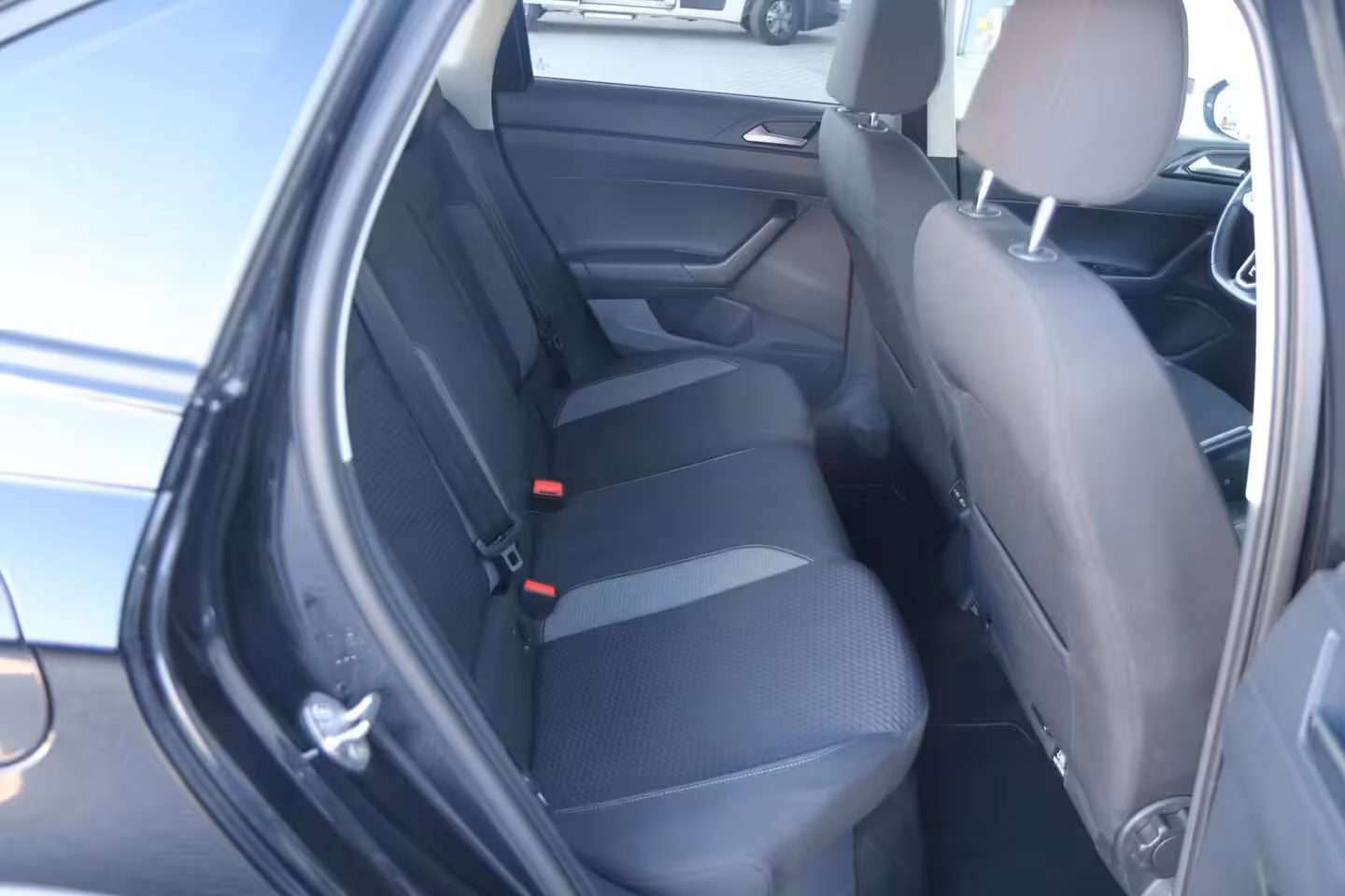 Volkswagen Taigo 1.0 TSI 95pk Life | Trekhaak | Achteruitrijcamera | Stoelverwarming | Navigatie | App Conn