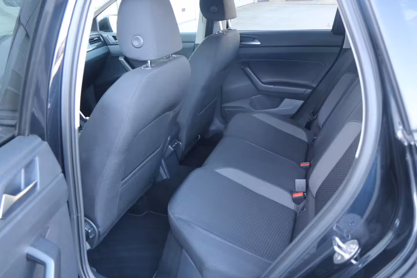 Volkswagen Taigo 1.0 TSI 95pk Life | Trekhaak | Achteruitrijcamera | Stoelverwarming | Navigatie | App Conn