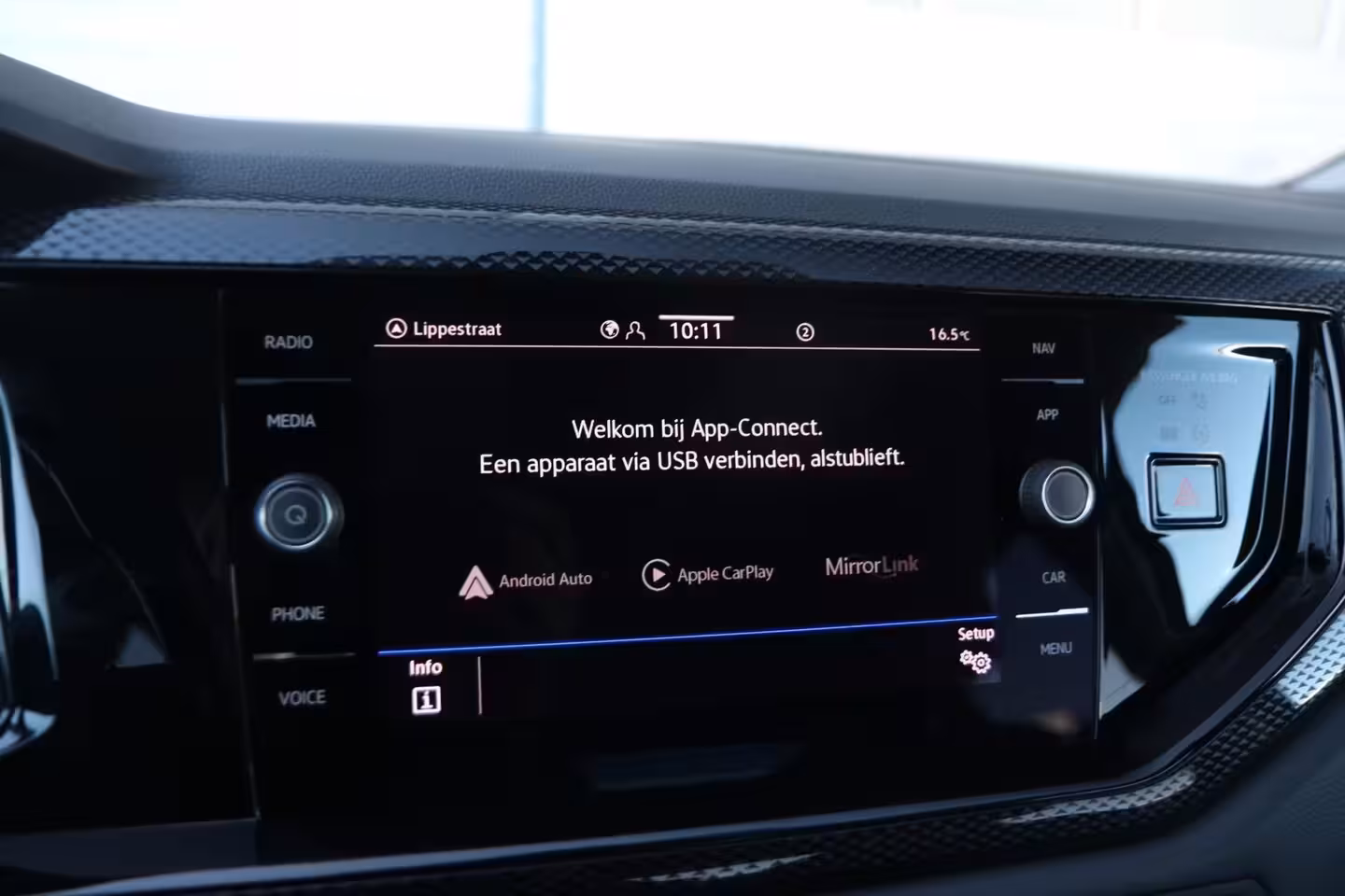 Volkswagen Taigo 1.0 TSI 95pk Life | Trekhaak | Achteruitrijcamera | Stoelverwarming | Navigatie | App Conn