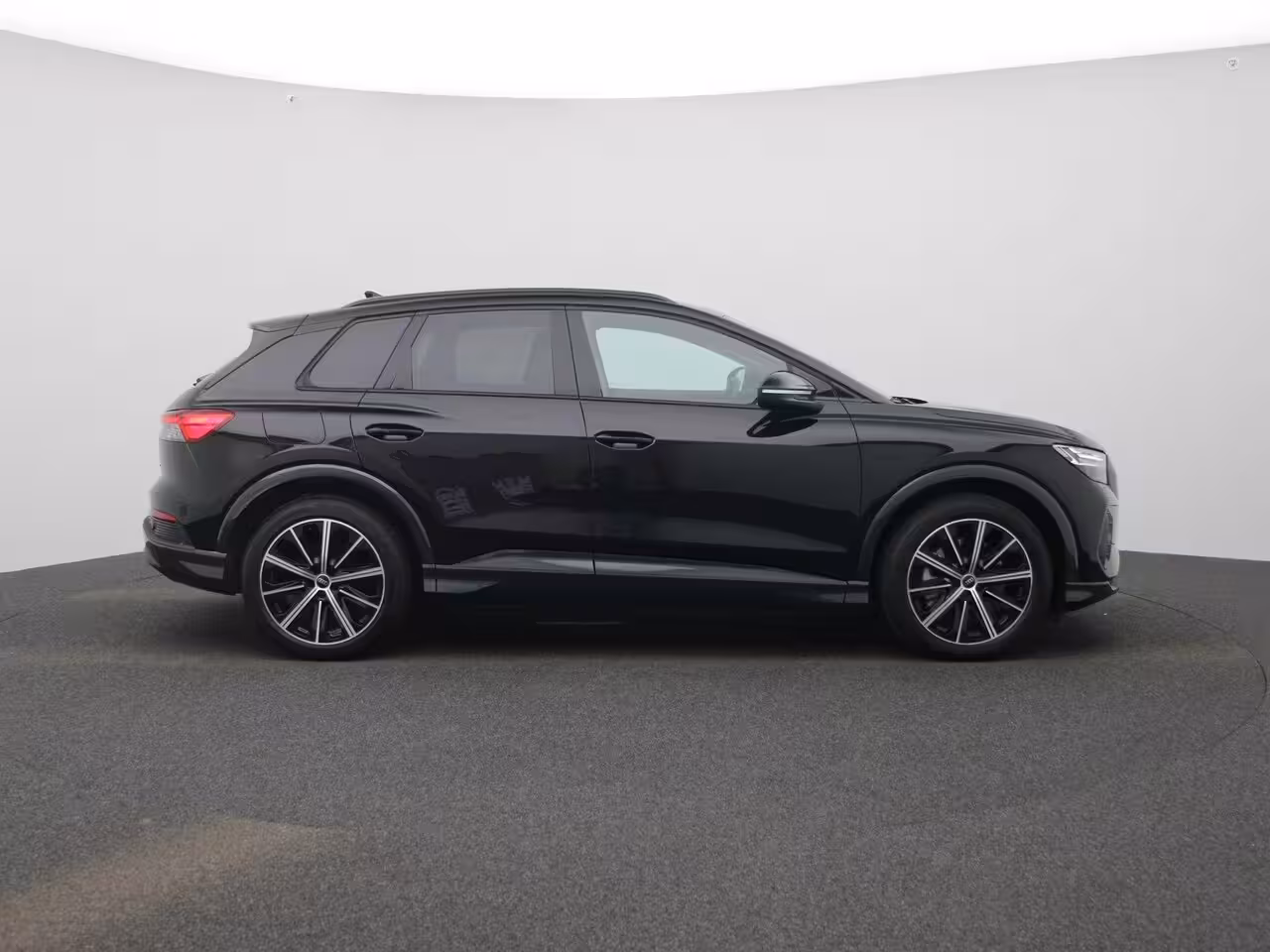 Audi Q4 e-tron 50 quattro Advanced edition 77 kWh 299 PK | Navigatie | Stoel + stuurverwarming | Comfortp