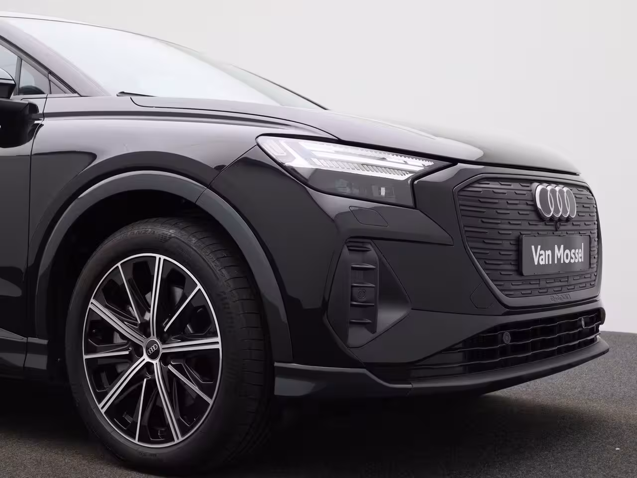 Audi Q4 e-tron 50 quattro Advanced edition 77 kWh 299 PK | Navigatie | Stoel + stuurverwarming | Comfortp