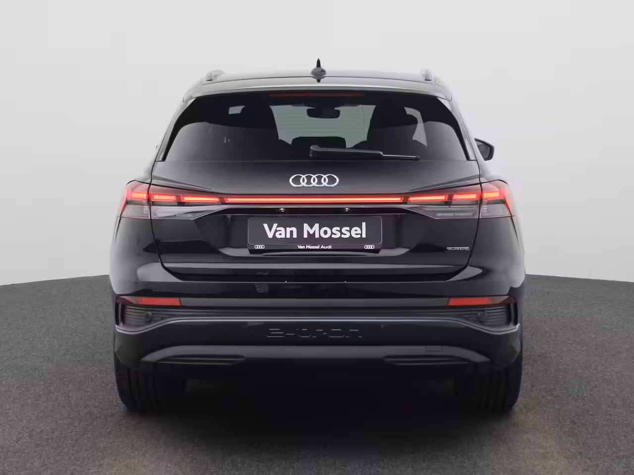 Audi Q4 e-tron 50 quattro Advanced edition 77 kWh 299 PK | Navigatie | Stoel + stuurverwarming | Comfortp