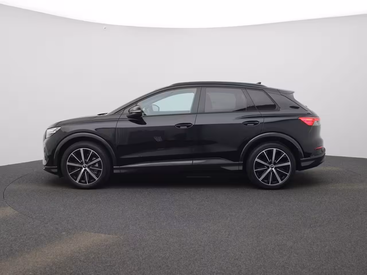 Audi Q4 e-tron 50 quattro Advanced edition 77 kWh 299 PK | Navigatie | Stoel + stuurverwarming | Comfortp