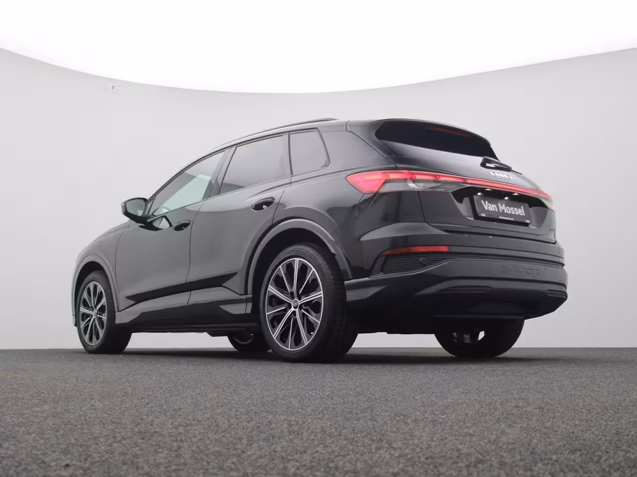 Audi Q4 e-tron 50 quattro Advanced edition 77 kWh 299 PK | Navigatie | Stoel + stuurverwarming | Comfortp