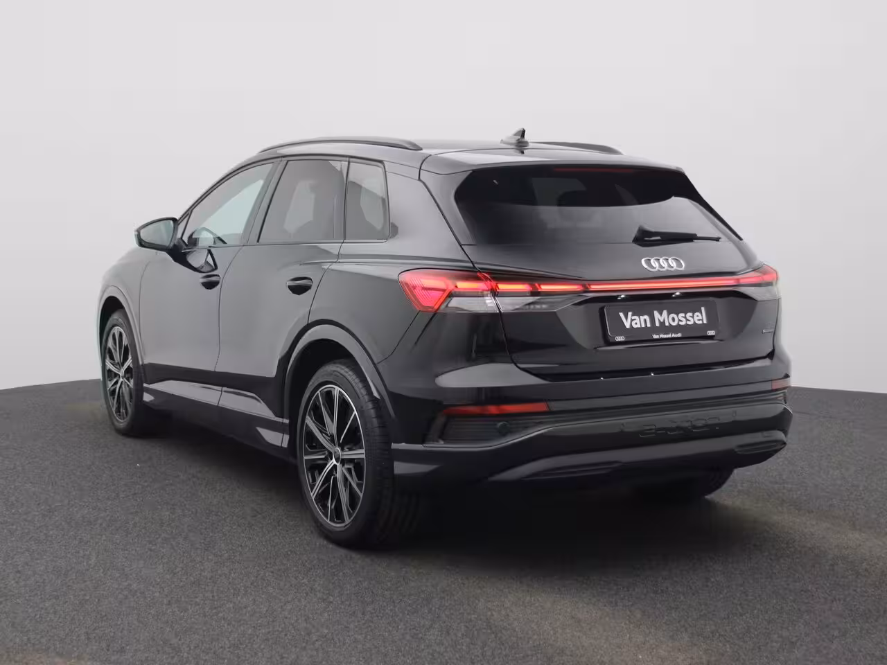Audi Q4 e-tron 50 quattro Advanced edition 77 kWh 299 PK | Navigatie | Stoel + stuurverwarming | Comfortp